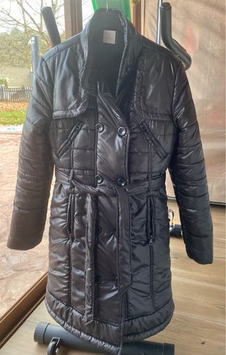 Chaqueta acolchada negra de mujer