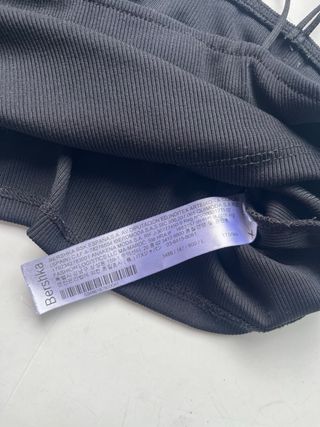 Top asimétrico Bershka negro talla L