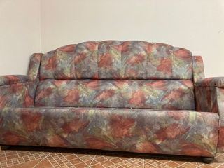 Sofá de tela estampado