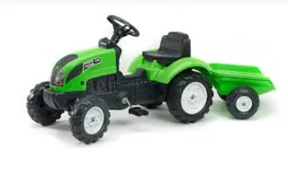 Tractor a pedales verde con remolque