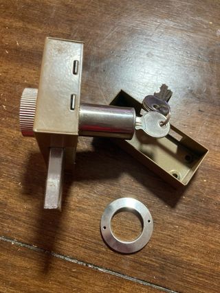 Cerradura sobreponer con botón seguridad