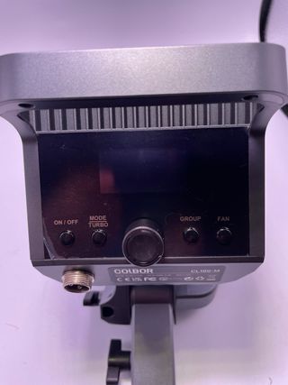 Foco Colbor CL 100M + Batería Moman + V Mount