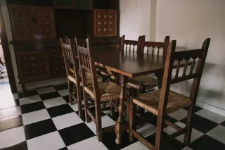 Conjunto de 6 sillas de madera y enea