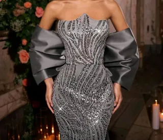 Vestido de fiesta gris con pedrería