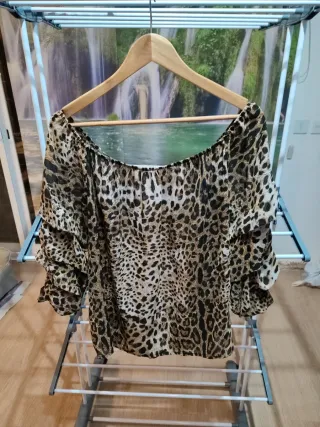 Blusa con estampado de leopardo