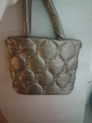 Bolso acolchado dorado