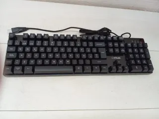 Teclado Trust con Luces RGB