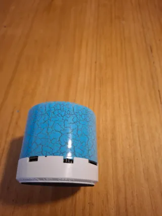 Altavoz Portátil Bluetooth Azul y Blanco