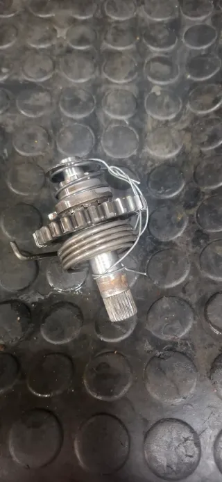 Trinquete eje arranque Suzuki RM 125 90