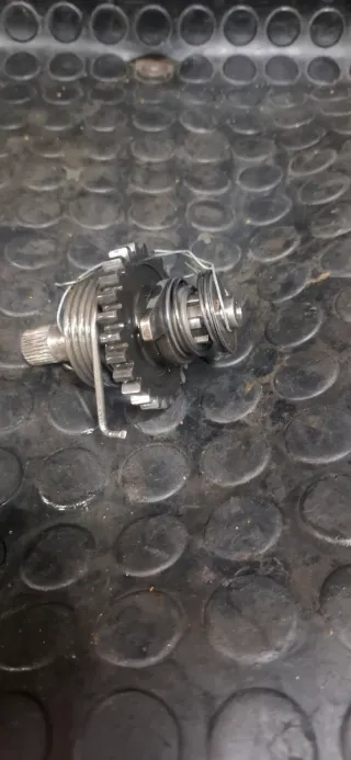 Trinquete eje arranque Suzuki RM 125 90