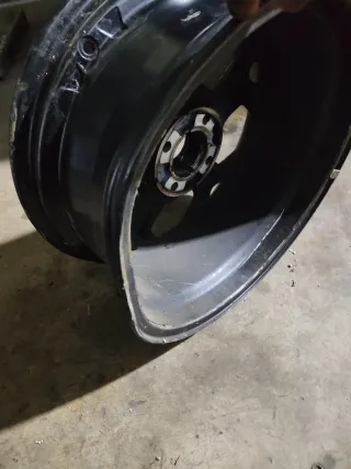 Llanta Ford EcoSport para reparar