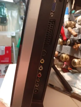 TV SUBTECH 14.1 Negra/Plateada