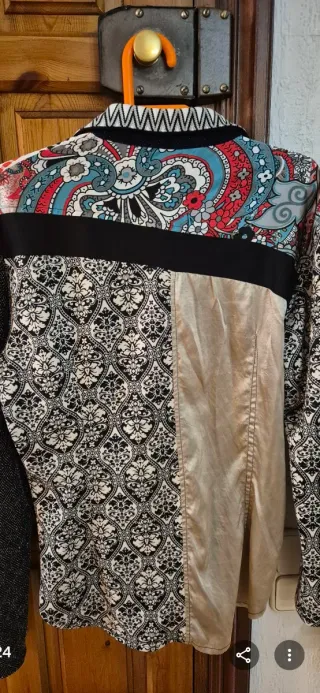 Camisa fiesta dorada y multicolor