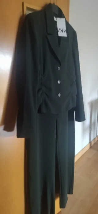 Traje Zara. Sin Estrenar