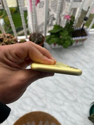iPhone 11 Giallo
