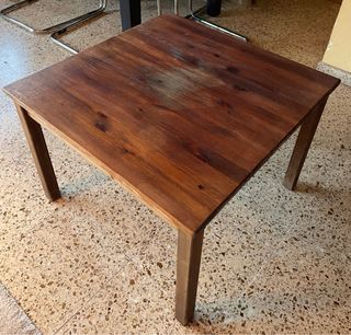 Mesa auxiliar de madera