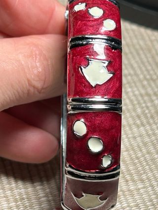 Pulsera rígida granate y plata con peces