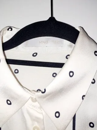 Camisa Mango Talla XS Lunares Negros
