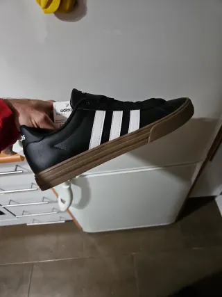 Adidas Zapatillas Negras y Marrones