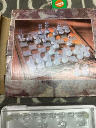 Ajedrez de cristal transparente y esmerilado