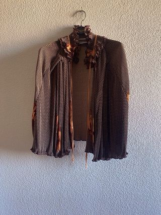 Vestido de ceremonia marrón estampado