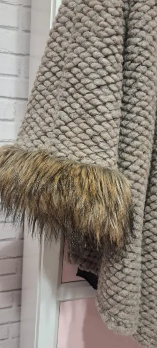 Abrigo capota lana con pelo