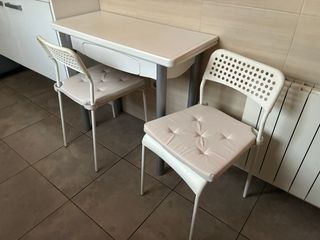 Mesa de cocina blanca