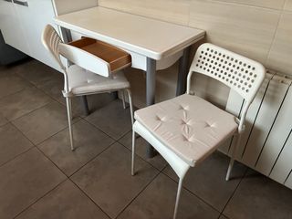 Mesa de cocina blanca