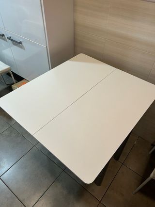 Mesa de cocina blanca