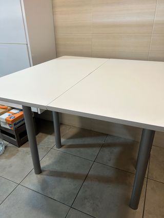 Mesa de cocina blanca