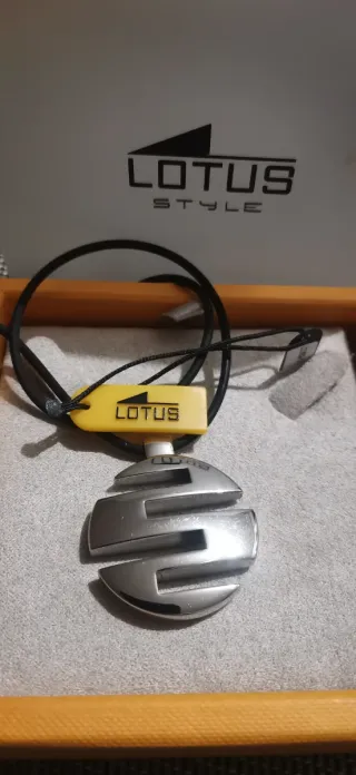 Colgante Lotus Hombre Acero y cordón negro