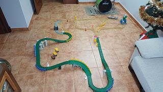 Tren de juguete construcción ferrocarril