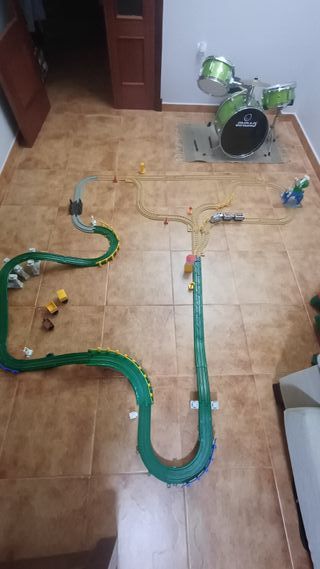 Tren de juguete construcción ferrocarril