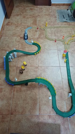 Tren de juguete construcción ferrocarril