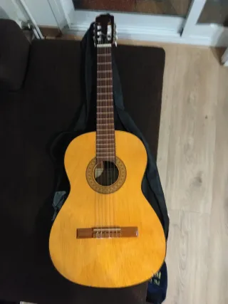Guitarra Clásica con Funda