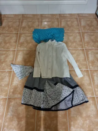 Vestido casero 8-10 años con toquilla