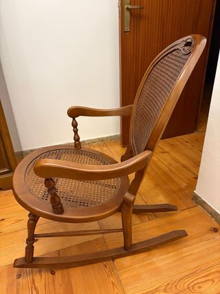 Dolce culla vintage in legno massello con griglia