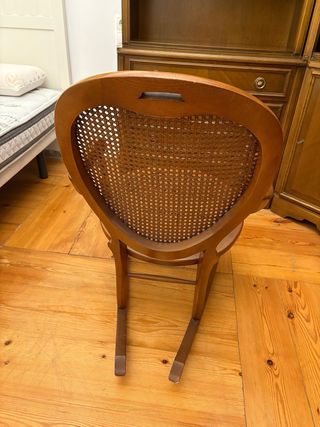 Dolce culla vintage in legno massello con griglia