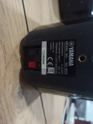 Altavoces Yamaha 100W Negros