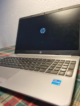 Portátil HP 250 G8 Plata