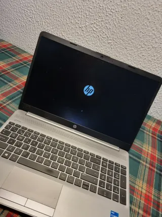 Portátil HP 250 G8 Plata