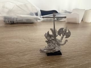 Ungrim Puñohierro Enanos Warhammer.