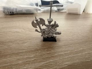 Ungrim Puñohierro Enanos Warhammer.