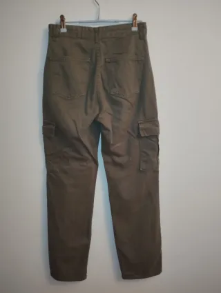 Pantalón cargo mujer Stradivarius verde