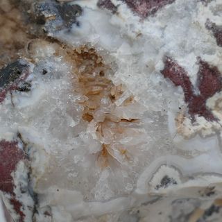 minerali CALCEDONIO,QUARZO SU DIASPRO Sardegna(C1)