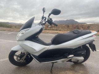Cambio moto Honda PCX 125 por coche NEGOCIABLE