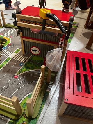 Parque de dinosaurios de madera