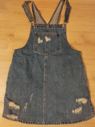 Vestido peto vaquero corto desgastado