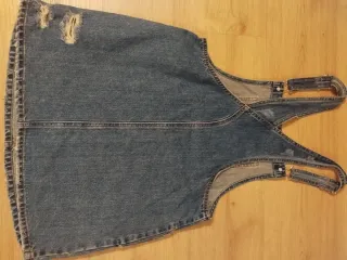 Vestido peto vaquero corto desgastado