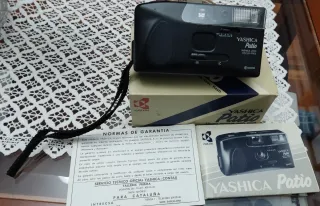 Cámara Yashica Patio 35mm con flash